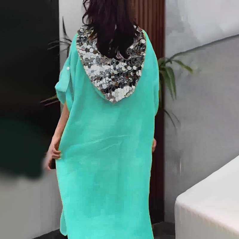 Maxi abito con cappuccio in paillettes a squame di pesce