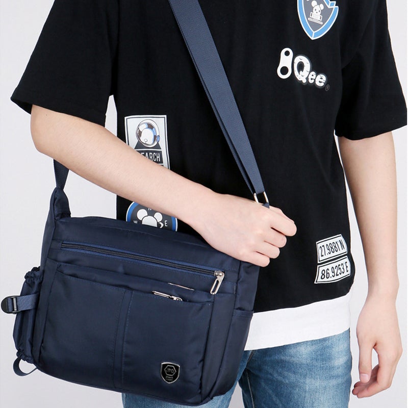 Borsa a tracolla leggera e impermeabile con tasche multiple